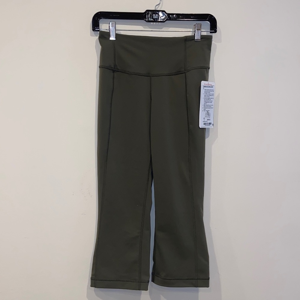 NWT Lululemon “Gather & Crow Crop II”
